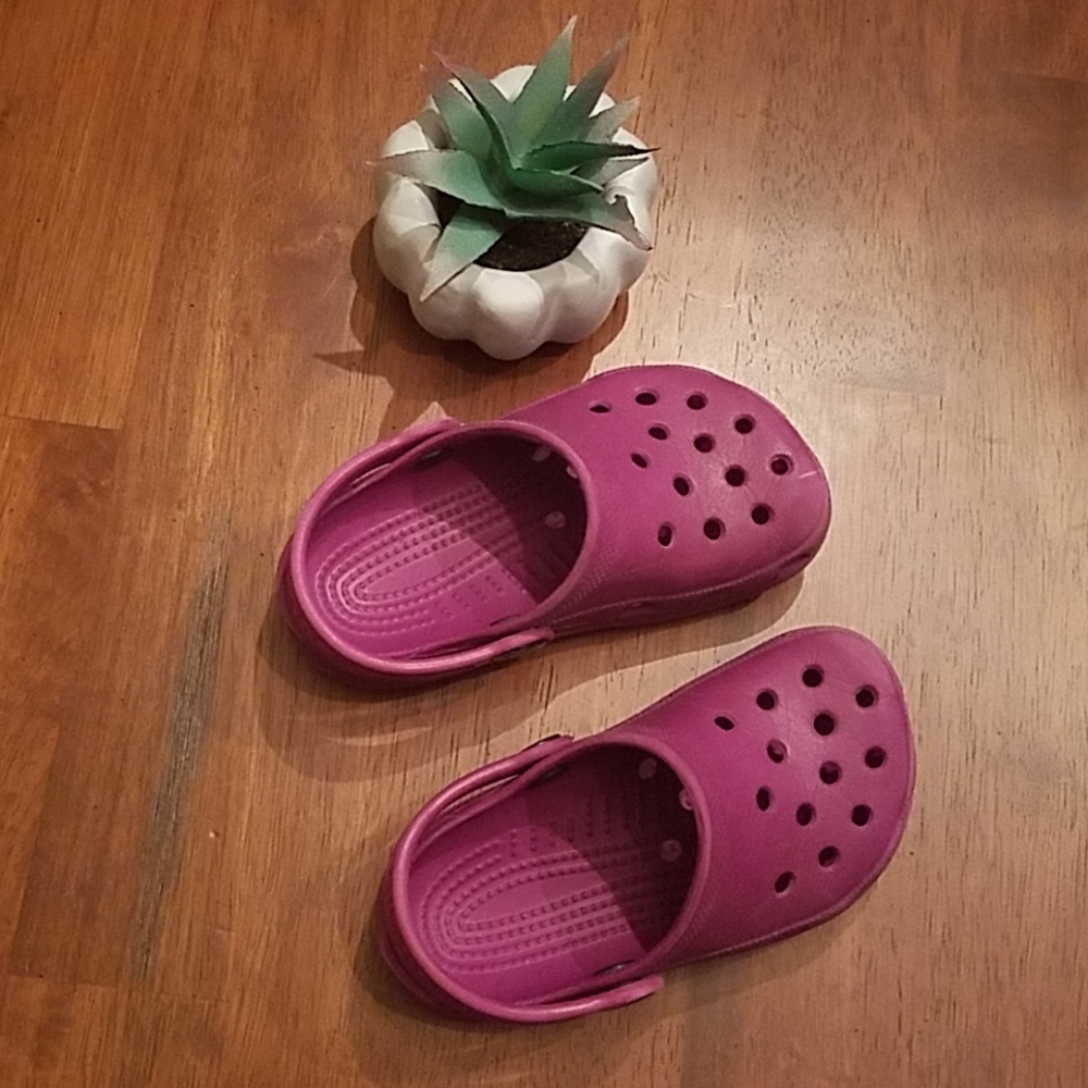 Toddler crocs
